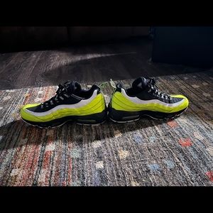 Nike neon green air max 95